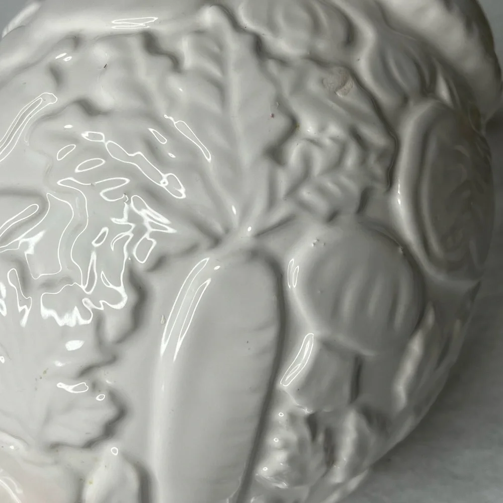 Porta white embossed